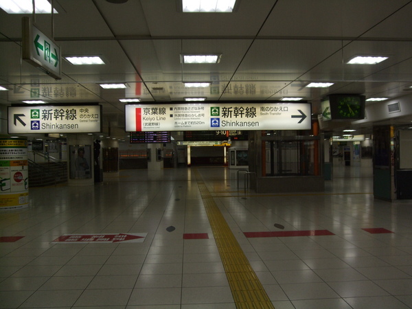 空蕩蕩的東京車站