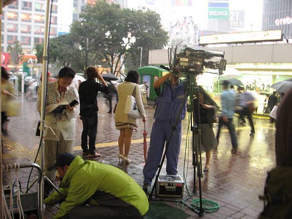 涉谷車站還有電視台記者駐點採訪