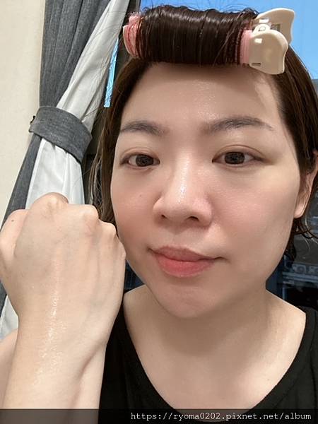 SOFINA iP 全新《角質修護恆潤精萃水》及《土台美容液