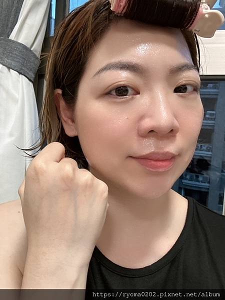 SOFINA iP 全新《角質修護恆潤精萃水》及《土台美容液