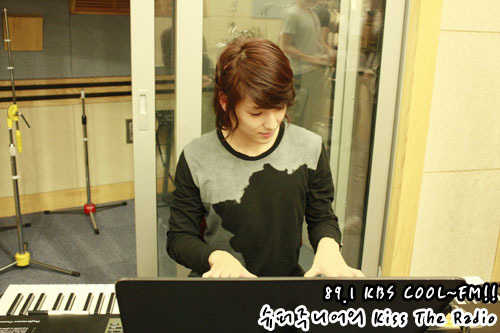 100903 FTIsland Kiss The Radio 官方圖