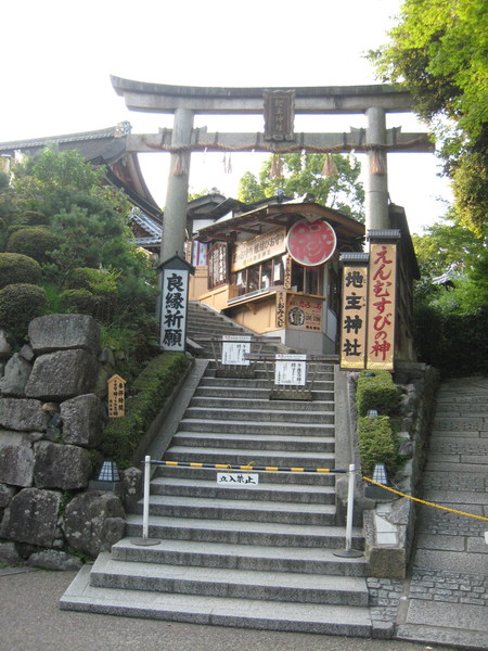 清水寺地主神社鳥居全景