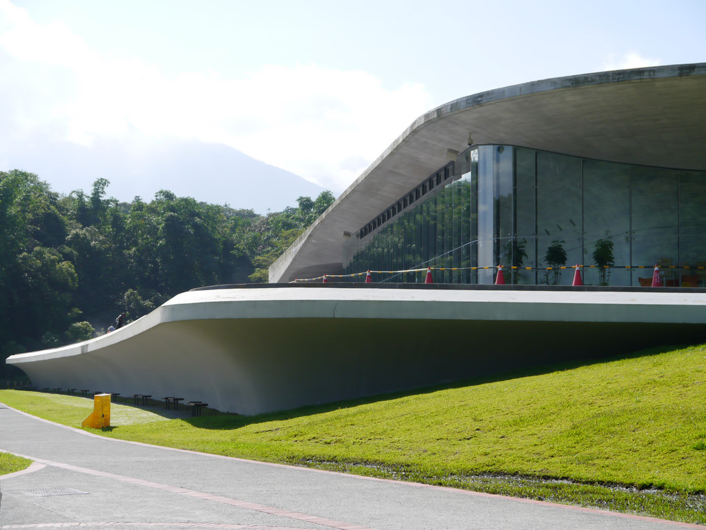 [南投旅遊景點]向山行政暨遊客中心：造型獨特巨大的建築物