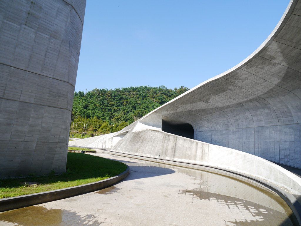 [南投旅遊景點]向山行政暨遊客中心：造型獨特巨大的建築物