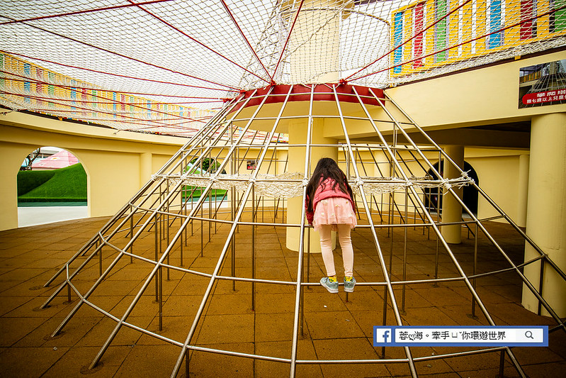 苗栗景點：灣麗親子公園～玩起乃！全新田鼠兒童遊戲場，煙囪溜滑梯、樹屋遊戲場、天空隧道、山丘遊戲場，超過10種遊具超級好玩 (19).jpg