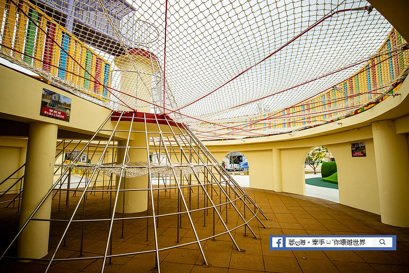 苗栗景點：灣麗親子公園～玩起乃！全新田鼠兒童遊戲場，煙囪溜滑梯、樹屋遊戲場、天空隧道、山丘遊戲場，超過10種遊具超級好玩 (18).jpg