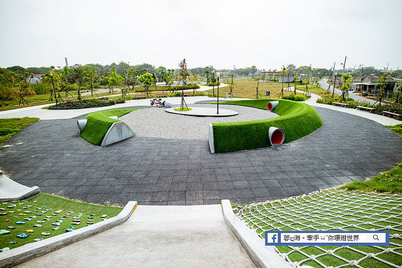 彰化景點：溪湖中央公園～解封開放！葡藤堡遊戲場、綠丘原野樂園、磨石子溜滑梯、攀岩牆、躲貓貓水管、沙坑、七座盪鞦韆 (18).jpg