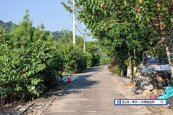 桃園-樂悠露營區～湖景第一排！水管小木屋、趣味遊戲場、戲水池、樂高積木牆 (6).jpg