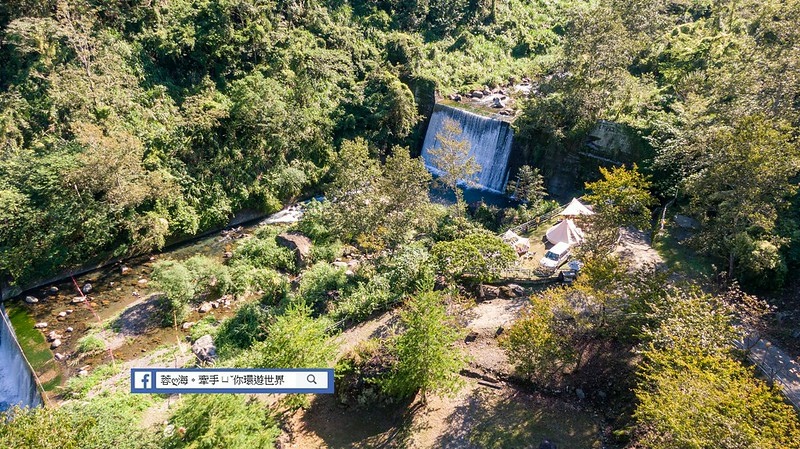 桃園-拉拉山樂野露營區～瀑布景觀第一排！遠離塵囂世外桃花源，山泉瀑布好清涼 (49).jpg