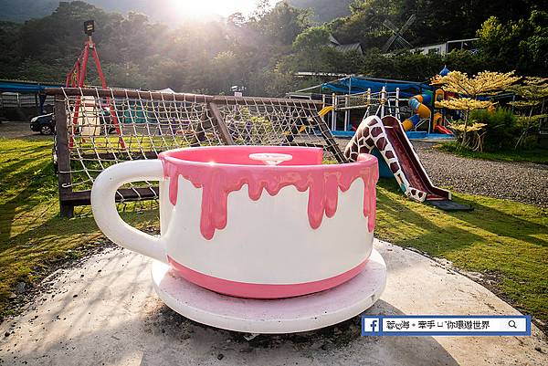 新竹尖石-秘花園親子露營區～孩子們愛死這裡了，戲水池、粉色咖啡杯、月亮鞦韆 (11).jpg