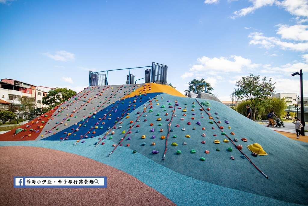 桃園景點-1895乙未保台紀念公園～全新景點！台版羅馬競場，山丘遊戲場、半月型鏡面無邊際水池