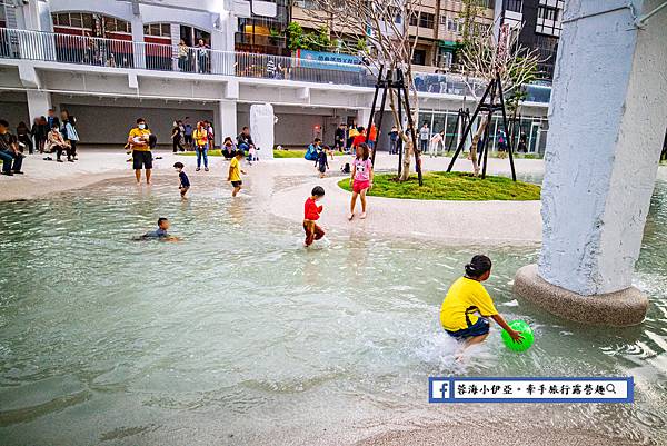 台南戲水景點「河樂廣場親水公園」 (14).jpg