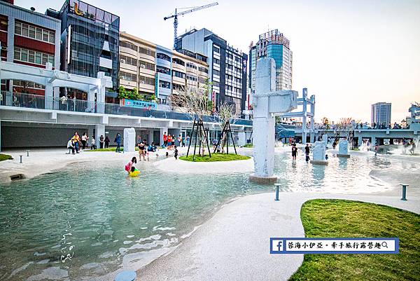 台南戲水景點「河樂廣場親水公園」 (18).jpg