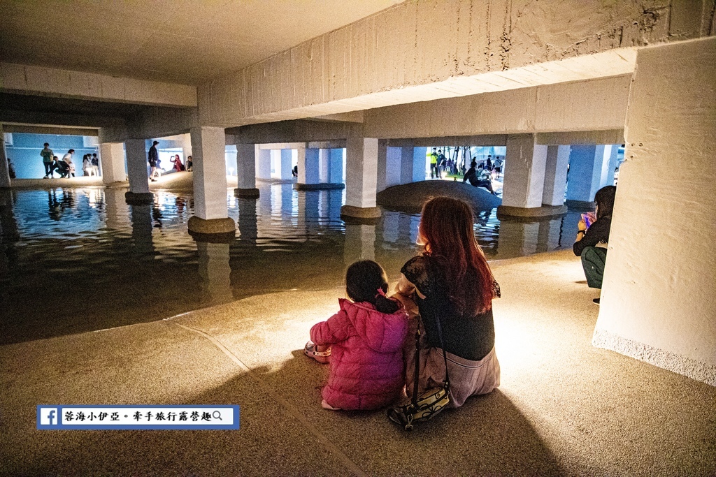 台南戲水景點「河樂廣場親水公園」 (21).jpg