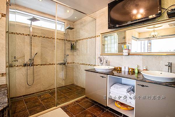 宜蘭五結親子民宿【聖荷緹渡假城堡】宜蘭人氣親子溜滑梯民宿，夢幻城堡睡床、溜滑梯、電動車跑道