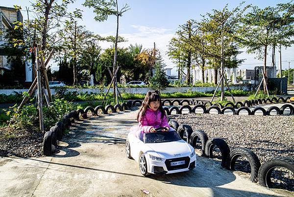 宜蘭五結親子民宿【聖荷緹渡假城堡】宜蘭人氣親子溜滑梯民宿，夢幻城堡睡床、溜滑梯、電動車跑道