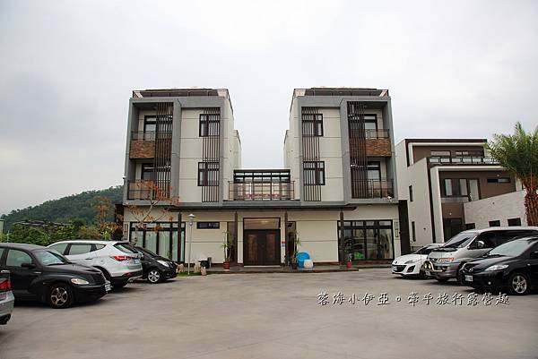 宜蘭親子民宿【Royal House藝景居】夏日戲水池、溜滑梯、超跑賽車、沙坑、籃球場