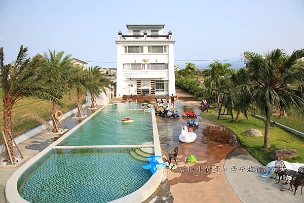 宜蘭親子泳池民宿【埃及白宮私人招待所】夏天戲水池超讚！皇宮城堡民宿，親子溜滑梯房型，溜滑梯、盪鞦韆、遊戲區
