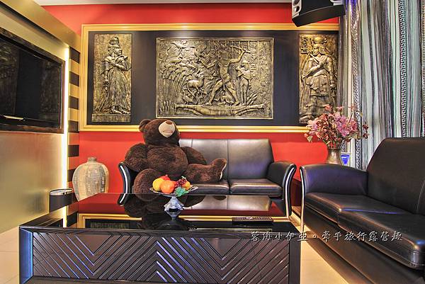 宜蘭親子泳池民宿【埃及白宮私人招待所】夏天戲水池超讚！皇宮城堡民宿，親子溜滑梯房型，溜滑梯、盪鞦韆、遊戲區