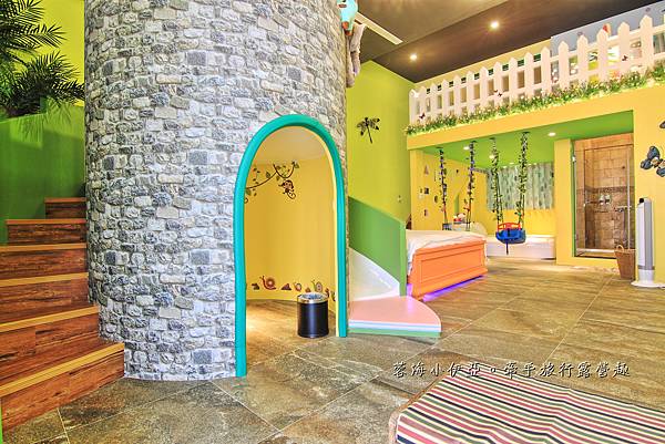 宜蘭親子泳池民宿【埃及白宮私人招待所】夏天戲水池超讚！皇宮城堡民宿，親子溜滑梯房型，溜滑梯、盪鞦韆、遊戲區