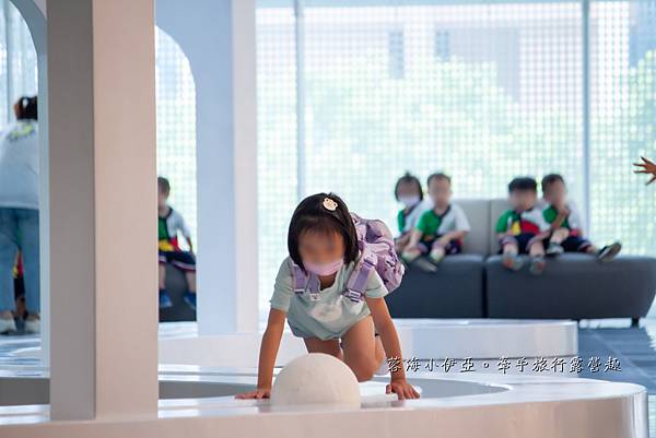 絕美！桃園市兒童美術館(青埔館)，9/1前免費入館，線上預約、停車資訊、展覽、門票，桃園親子景點