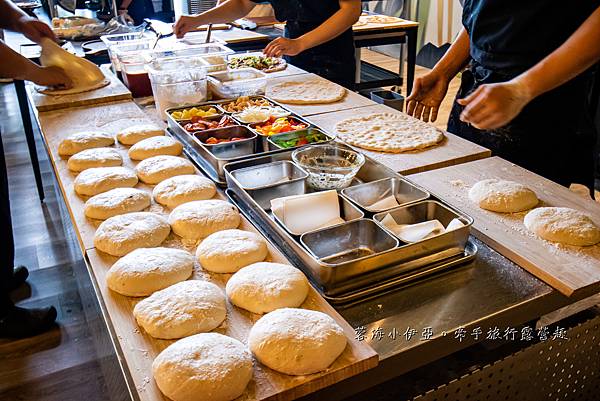 苗栗豪華露營【斑比跳跳頂級豪華露營】一泊四食頂級奢華露營，A5和牛、波士頓龍蝦、豪華露營車、渡假戲水池