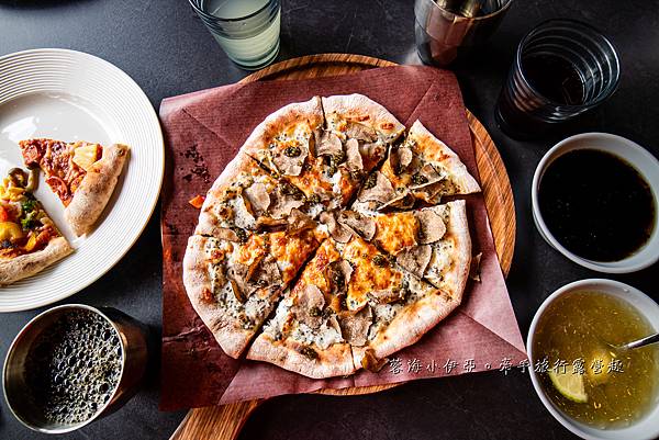 苗栗豪華露營【斑比跳跳頂級豪華露營】一泊四食頂級奢華露營，A5和牛、波士頓龍蝦、豪華露營車、渡假戲水池