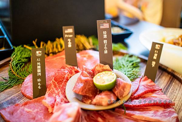 苗栗豪華露營【斑比跳跳頂級豪華露營】一泊四食頂級奢華露營，A5和牛、波士頓龍蝦、豪華露營車、渡假戲水池