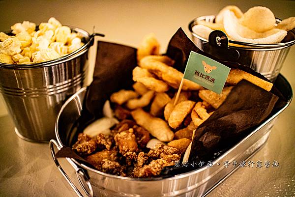 苗栗豪華露營【斑比跳跳頂級豪華露營】一泊四食頂級奢華露營，A5和牛、波士頓龍蝦、豪華露營車、渡假戲水池