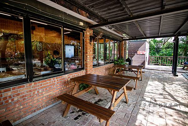 新竹景觀餐廳【松湖休閒親子莊園】網路爆紅龍貓公車綠色隧道，落羽松湖畔美景，戲水池、大草皮、賞飛機（寵物友善餐廳）