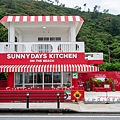 沖繩新開幕【SUNNYDAYS KITCHEN】 沖繩美式復古餐廳，無敵海景吃沖繩苦瓜漢堡