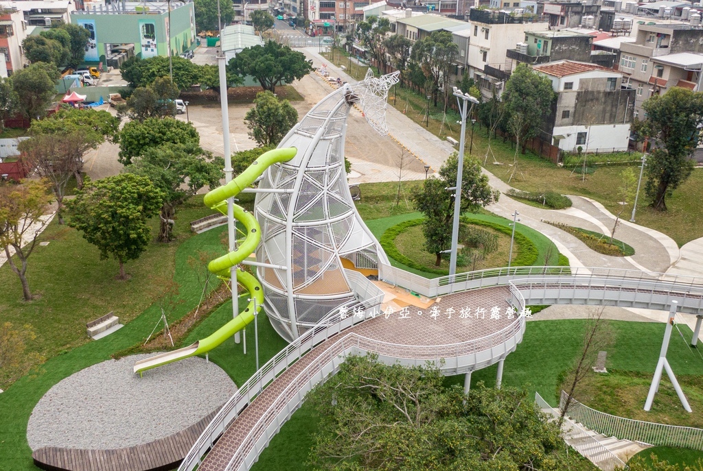 桃園八德【八德楓樹腳公園】最新主題特色公園,最高16米高長頸鹿滑水道式溜滑梯 桃園八德【八德楓樹腳公園】最新主題特色公園,最高16米高長頸鹿滑水道式溜滑梯