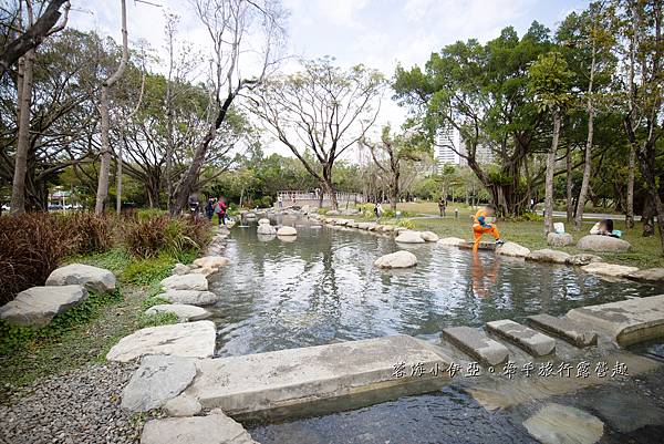 超美免門票景點【內惟森林親水河道】高雄市立美術館，夢幻自然迷霧森林（內惟埤文化園區）