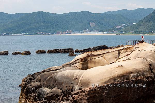 新北萬里秘境【萬里駱駝峰】5分鐘登頂台版土耳其烏奇沙城堡，絕美玫瑰紋絕美咖啡拉花岩