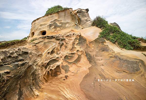 新北萬里秘境【萬里駱駝峰】5分鐘登頂台版土耳其烏奇沙城堡，絕美玫瑰紋絕美咖啡拉花岩