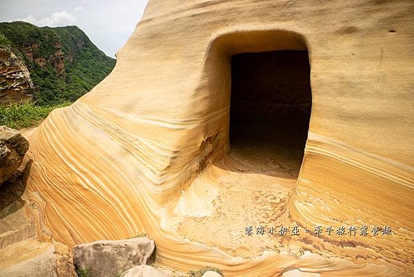 新北萬里秘境【萬里駱駝峰】5分鐘登頂台版土耳其烏奇沙城堡，絕美玫瑰紋絕美咖啡拉花岩