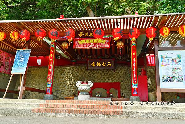 桃園【霄裡石母娘娘浣衣池】夏天戲水好去處，池水沁涼清澈終年不乾涸，大樹遮蔭不怕曬