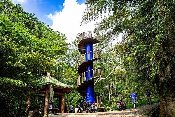 桃園復興【三民蝙蝠洞】夏天戲水秘境，免門票，彎月水濂洞穴，水岸瀑布，鬼斧神工的幽靜景觀