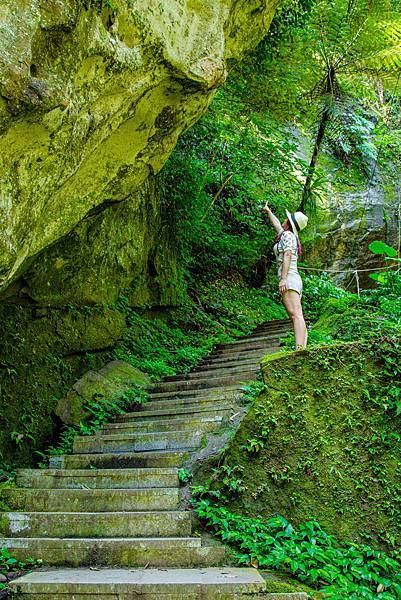 桃園復興【三民蝙蝠洞】夏天戲水秘境，免門票，彎月水濂洞穴，水岸瀑布，鬼斧神工的幽靜景觀
