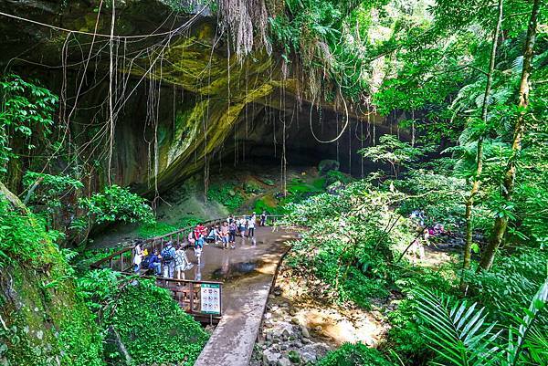 桃園復興【三民蝙蝠洞】夏天戲水秘境，免門票，彎月水濂洞穴，水岸瀑布，鬼斧神工的幽靜景觀