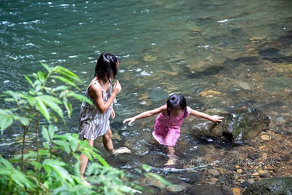 桃園復興【三民蝙蝠洞】夏天戲水秘境，免門票，彎月水濂洞穴，水岸瀑布，鬼斧神工的幽靜景觀