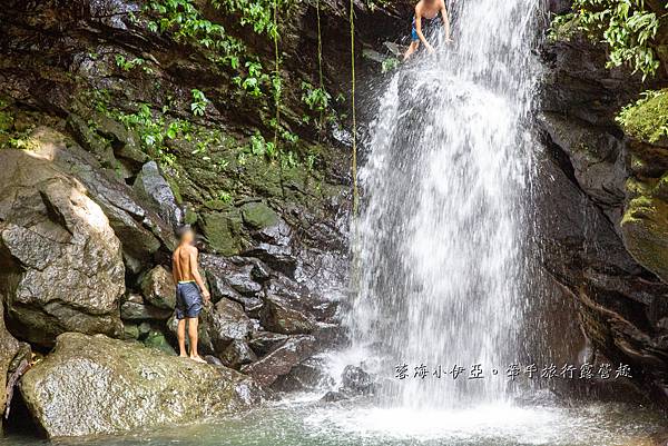 桃園復興【三民蝙蝠洞】夏天戲水秘境，免門票，彎月水濂洞穴，水岸瀑布，鬼斧神工的幽靜景觀