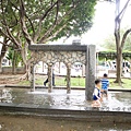 桃園玩水公園【永康公園蜜蜂兒童遊戲場】7-8月底前開放玩水，蜜蜂磨石溜滑梯、瓢蟲攀爬架