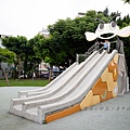 桃園玩水公園【永康公園蜜蜂兒童遊戲場】7-8月底前開放玩水，蜜蜂磨石溜滑梯、瓢蟲攀爬架