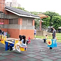 桃園玩水公園【永康公園蜜蜂兒童遊戲場】7-8月底前開放玩水，蜜蜂磨石溜滑梯、瓢蟲攀爬架