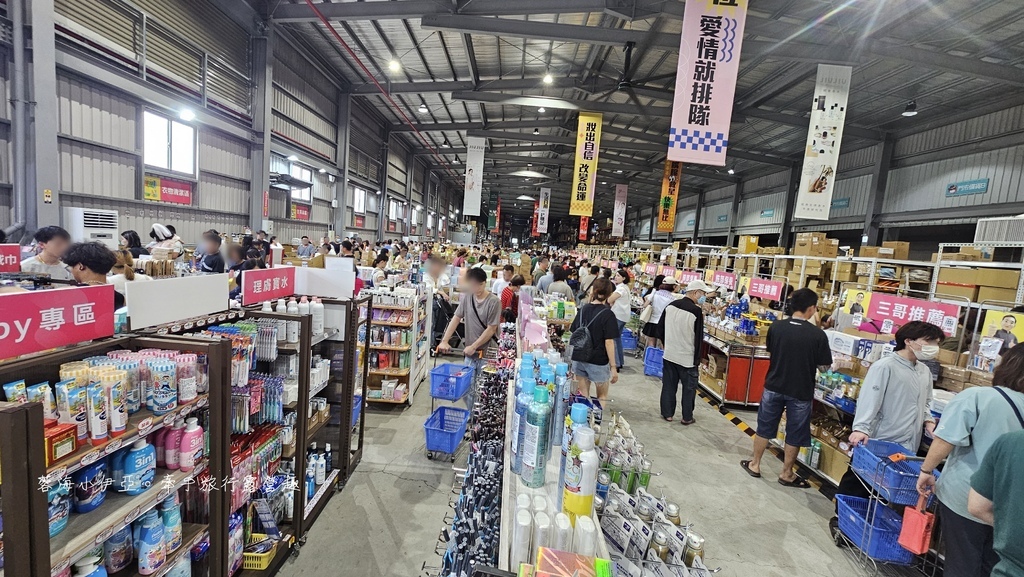 【小三美日鹿港批發零售倉】全台最大批發零售倉!佔地3000坪、超過5000種商品,爽吹冷氣、免費停車