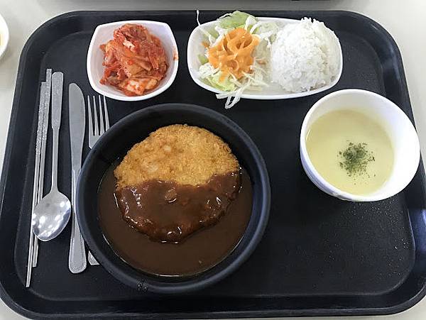 學校餐廳食物.JPG