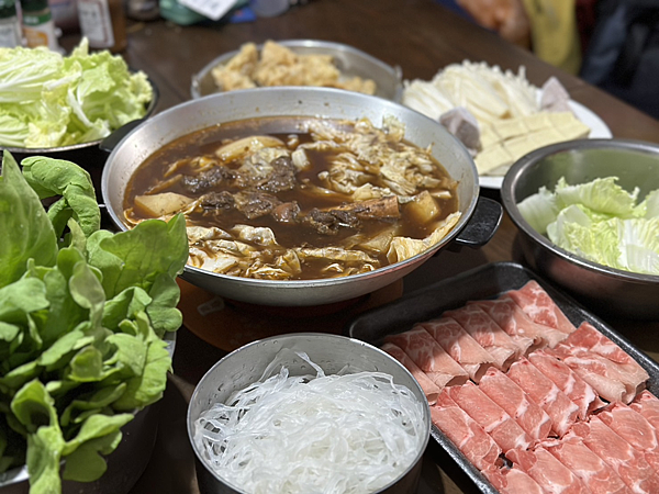 【網購】肉嫩、湯濃還沒有羊騷味！網友推薦羊肉爐冷凍包-爐憶羊肉爐 ，真正好吃老字號