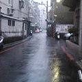 下大雨的上學路