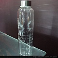 #2840玻璃杯雕刻-簡約時尚玻璃隨行杯【耐熱玻璃瓶隨行杯】23cm x 6.5cm@1800元.jpg